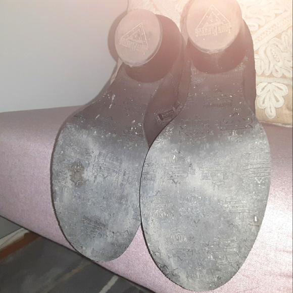 John Fluevog "Venables" ankle boot. - Picture 5 of 5